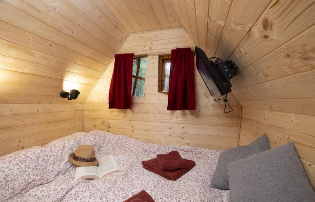 Camping Ushuaia Villages Au Bois Joli Andryes Extérieur photo
